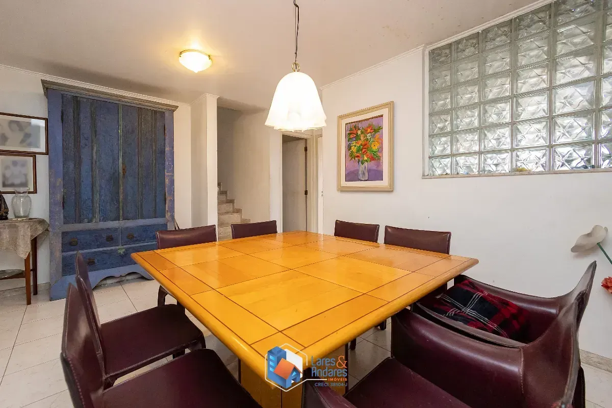 Imagem Sobrado para venda em Vila Madalena com 5 quartos, sendo 2 suítes, 256m²
