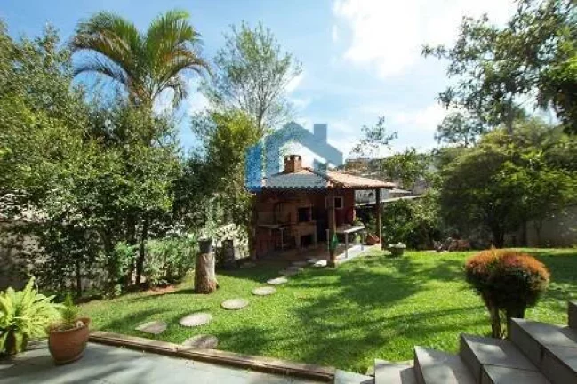 Imagem Casa estilo chácara c/ galpão próxima ao Centro de Cotia
