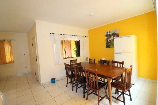 Imagem CASA 3 DORMITORIOS S/UMA SUITE e PEQUENA PISCINA