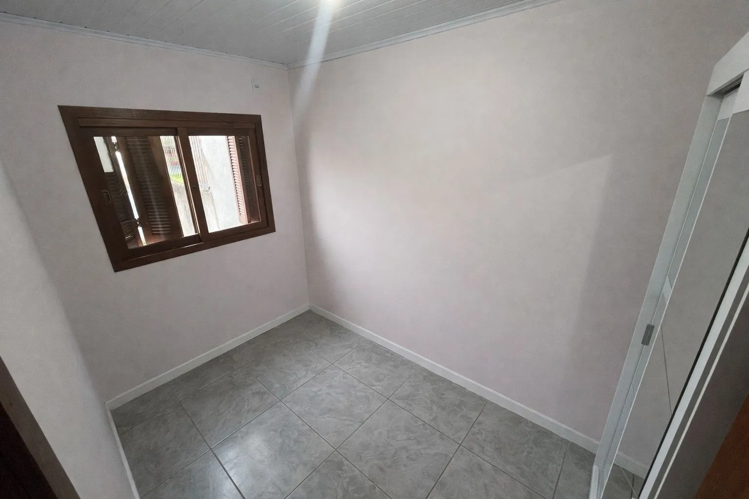 Imagem Casa com pátio grande semi-mobiliada no Bairro Camaquã.