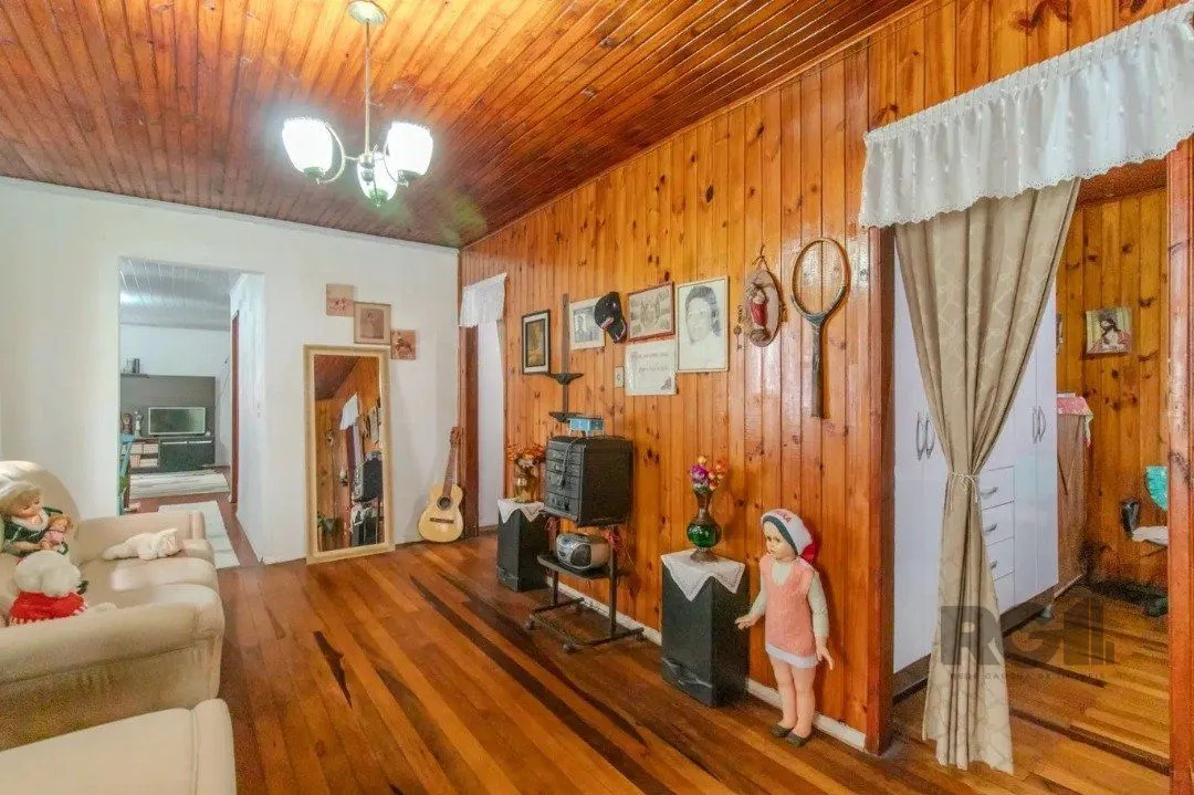 Imagem Casa para Venda - 251m², 5 dormitórios, 3 vagas - Nonoai