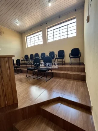 Imagem Ótima oportunidade! Espaço ideal para igreja já montada em Igarapava-SP, com todos os móveis necessários e equipamento de som completo.Estrutura completa para cultos, cursos e reuniões.