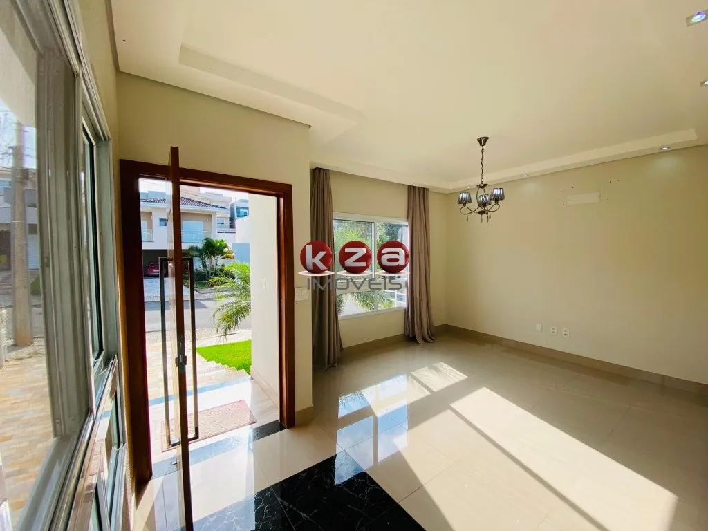 Imagem Casa para locação em condomínio exclusivo de Valinhos-SP, 3 quartos, 3 suítes, 3 salas, 5 banheiros, 6 vagas, 242m². Lenheiro