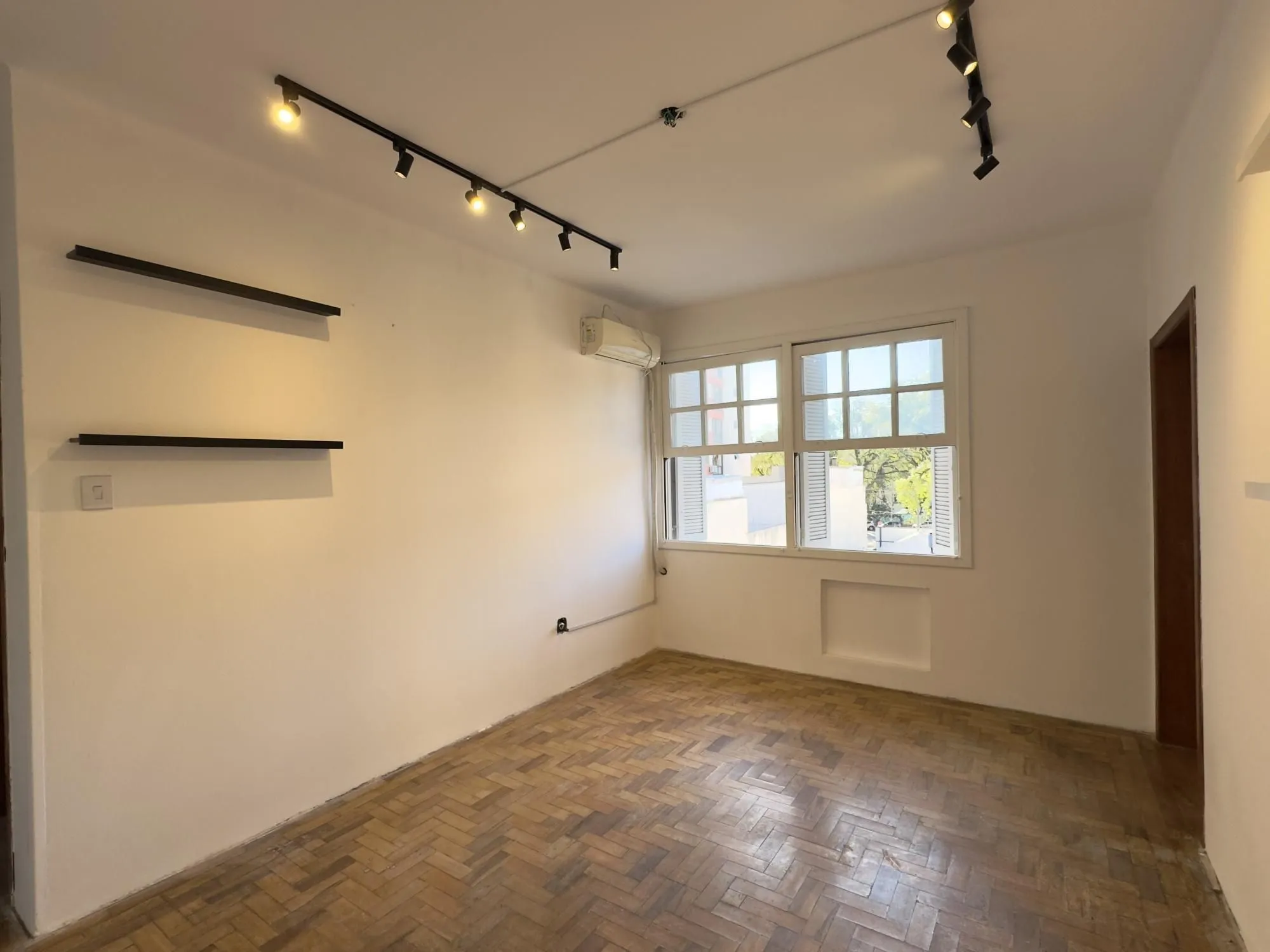 Imagem Apartamento reformado de 68m², 2 dormitórios no bairro Praia de Belas