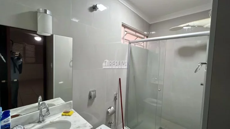 Imagem Apartamento à venda no Condomínio Edifício Vanessa em Uberaba - 3 dormitórios, suíte e garagem coberta
