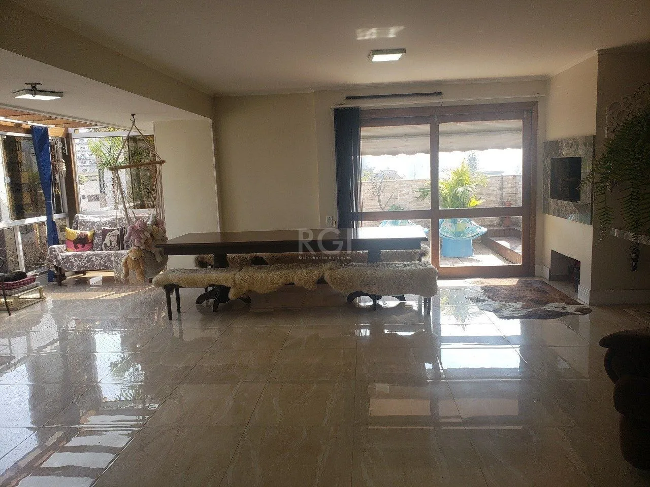 Imagem Cobertura para Venda - 296m², 3 dormitórios, sendo 1 suites, 3 vagas - Petrópolis
