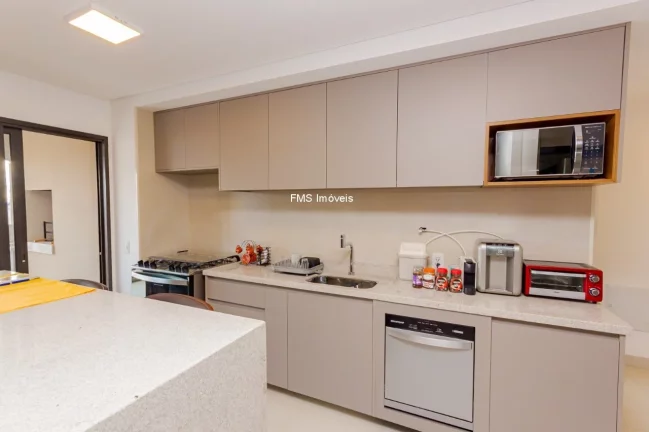 Imagem Imperdível apartamento de alto padrão com 3 suítes e 2 vagas na Vila Mariana - São Paulo-SP