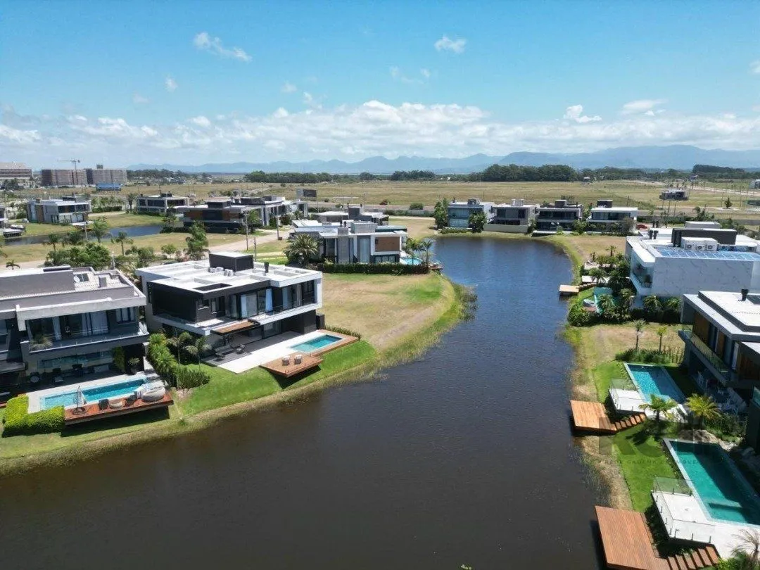 Imagem Casa de Condomínio em Atlântida Sul