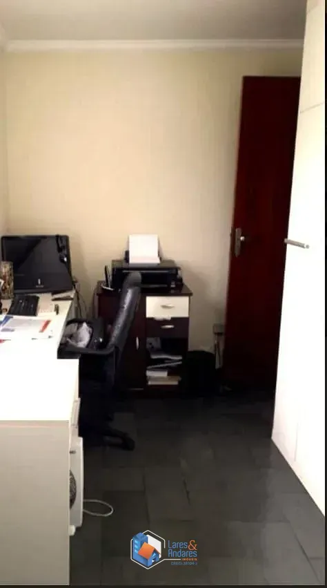 Imagem SOBRADO COM 3 DORMS (2 SUÍTES COM AR COND), 2 SALAS, COZ. COM COPA E ARMÁRIOS PLANEJADOS, QUINTAL LATERAL FECHADO. 4 VAGAS COBERTAS. VILA MIRANTE SP.