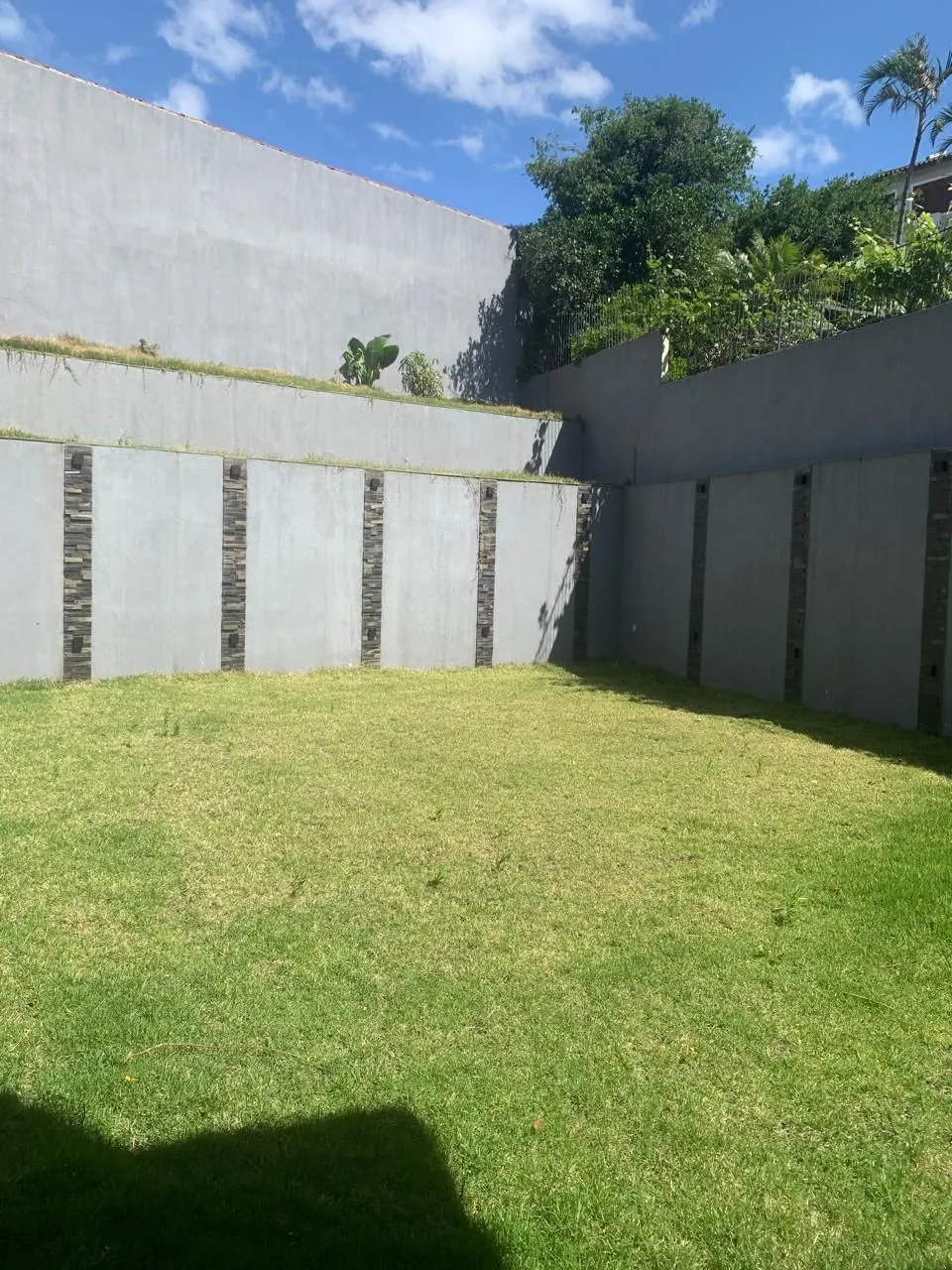 Imagem Casa com 3 dormitórios e suíte à Venda no Bairro Medianeira - Porto Alegre/RS