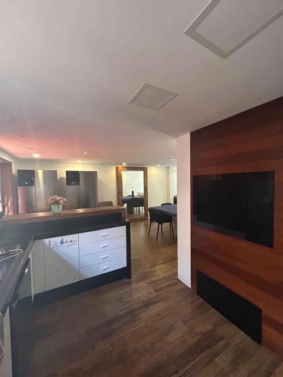 Imagem CASA -4 DORM. -com 2 suítes - 3 BOX- 297,18 m² - MENINO DEUS