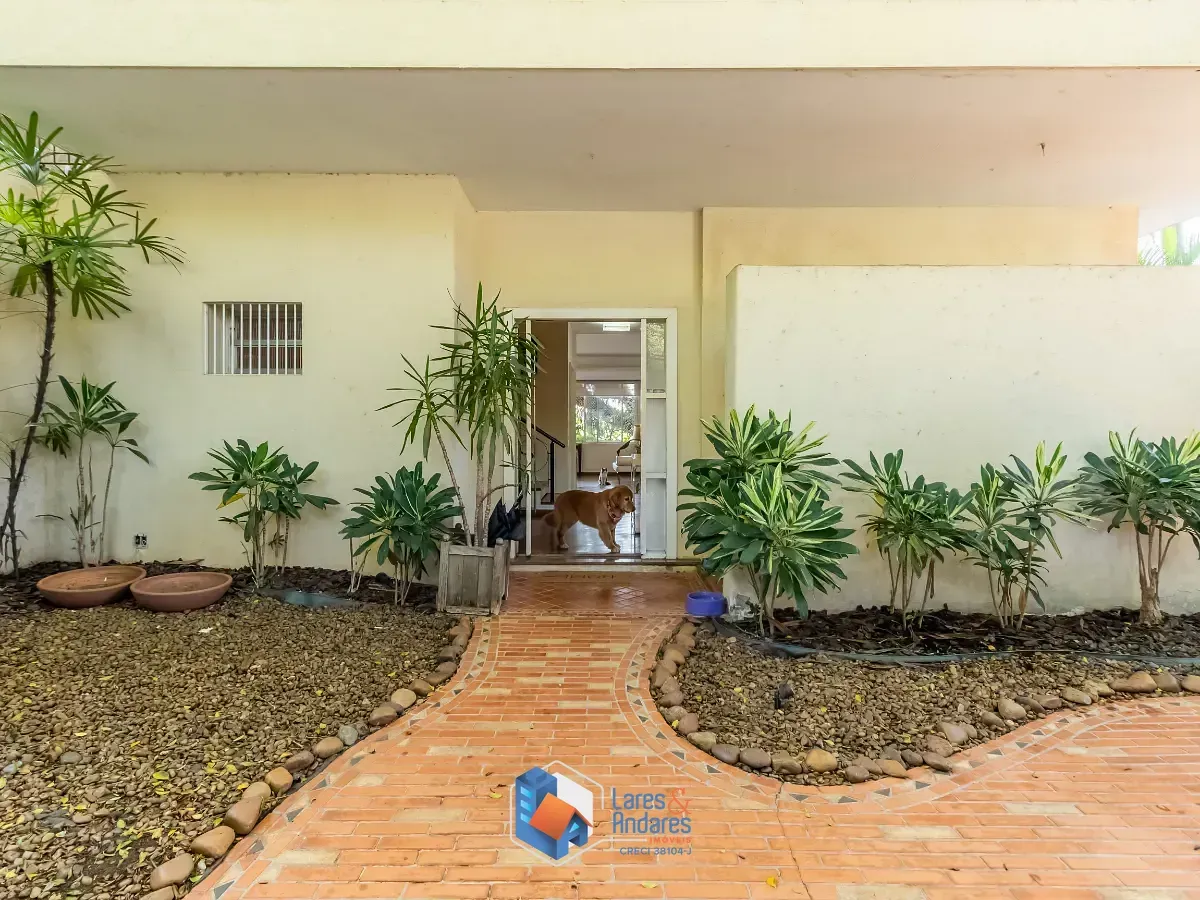 Imagem Casa para venda em Pacaembu com 5 quartos, sendo 1 suíte, 318m²