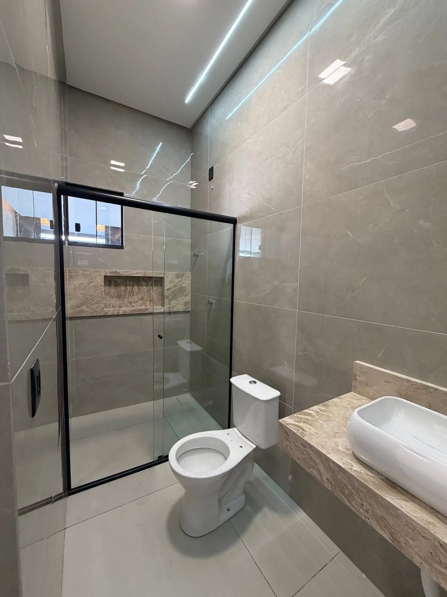 Imagem Casa 3/4 Sendo 1 Suite Com Closet No Bairro Das Industrias
