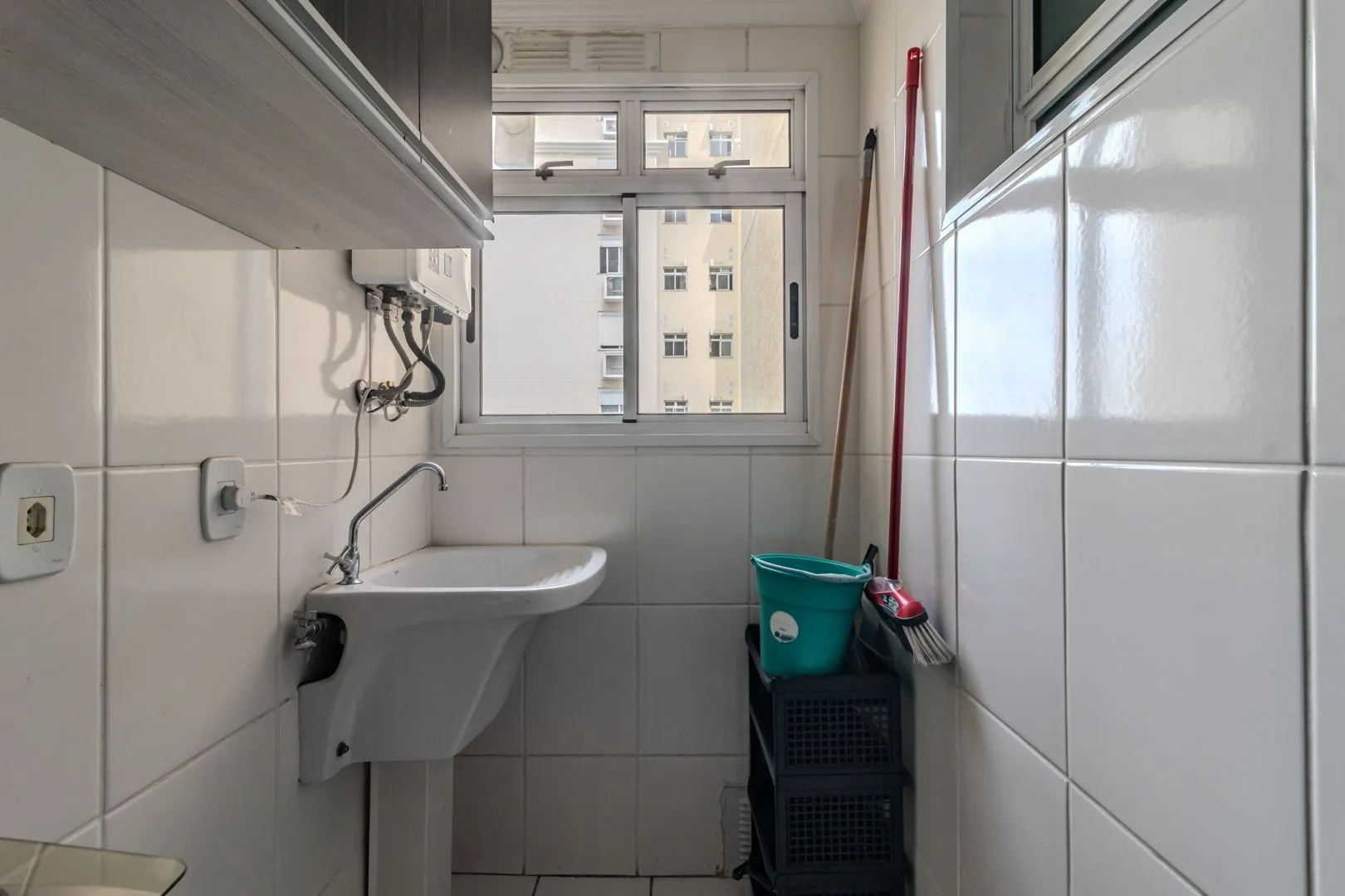 Imagem MÁFFER IMÓVEIS ALUGA LINDO APARTAMENTO 2 DORMITÓRIOS MOBILIADO COM GARAGEM NA AV. ASSIS BRASIL, PRÓXIMO AO SHOPPING LINDÓIA