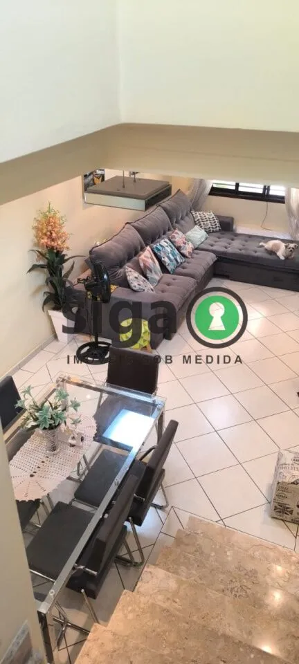 Imagem Casa Espaçosa com 3 Quartos, Suíte, Quintal e Churrasqueira em Localização Privilegiada