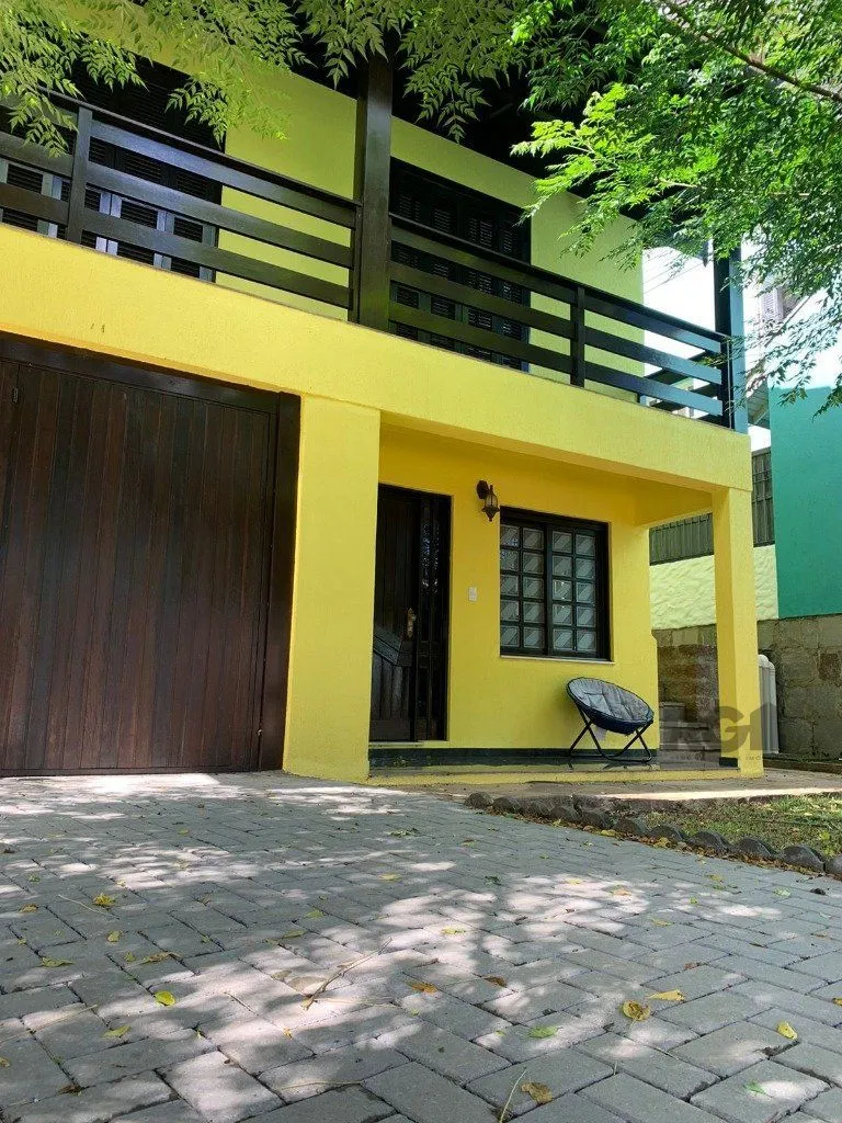 Imagem Casa sobrado com 03 dormitórios e garagem para 3 carros na cidade de Nova Petrópolis