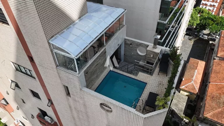 Imagem Cobertura à venda com 4 andares com elevador privativo - Gonzaga / Santos