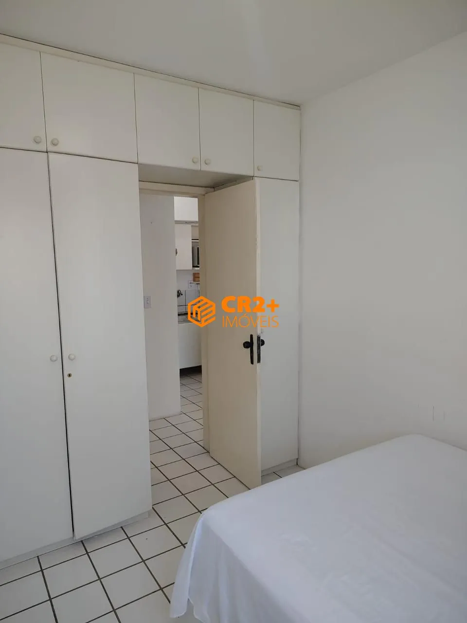Imagem Vendo flat á menos de 100 metros do Mar, na Avenida Bernardo Vieira de Melo