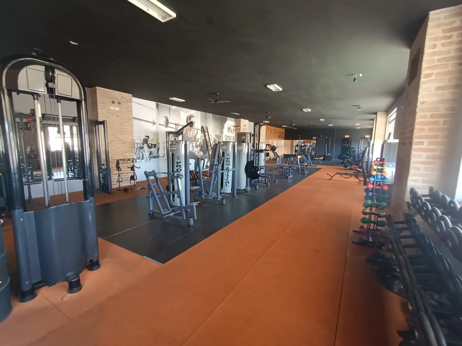 Imagem Prédio no Centro de Pinda - Ideal para Academia ou Centro Esportivo