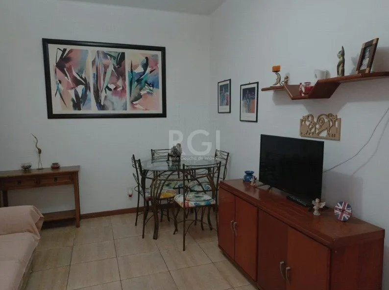 Imagem Apartamento no Menino Deus de 2 dormitórios e dependência térreo com pátio