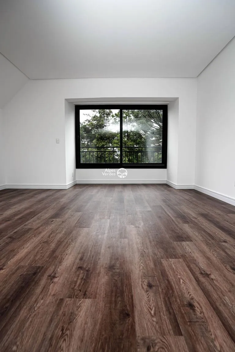 Imagem Vende-se apartamento em Gramado com 2 suites