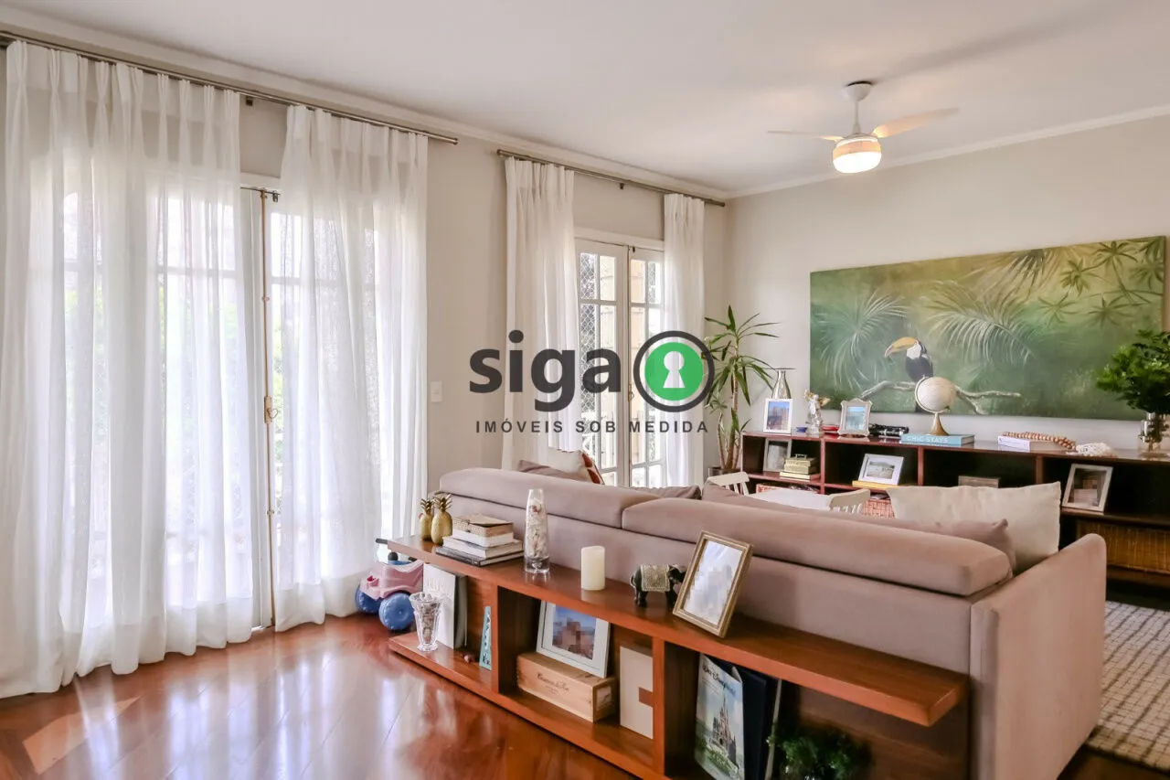 Imagem Casa sofisticada com 5 quartos, piscina privativa e sótão versátil!