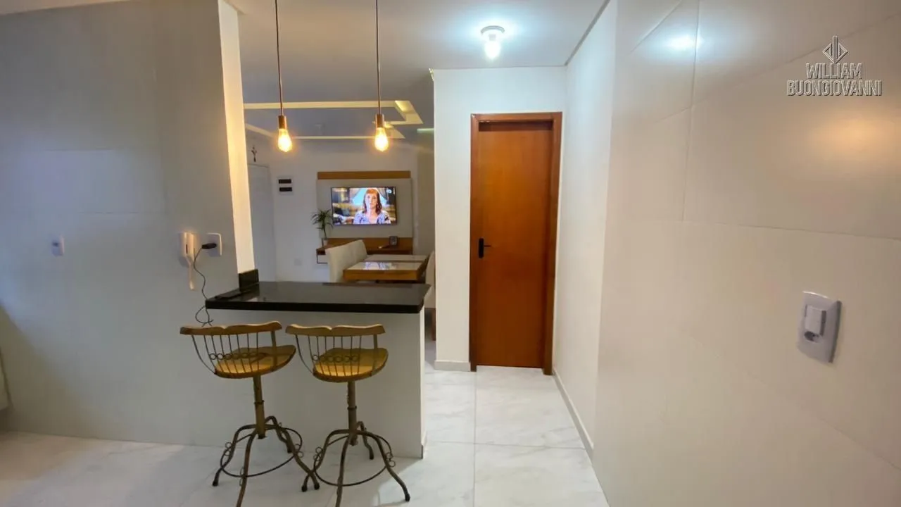 Imagem Casa de condomínio 2 dormitórios sendo 2 suítes com quintal no Tude bastos