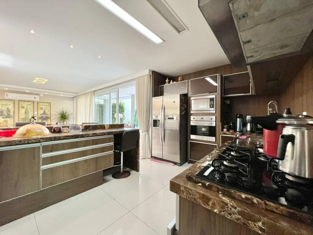 Imagem Casa em Condominio 6 Dormitórios - Bairro --