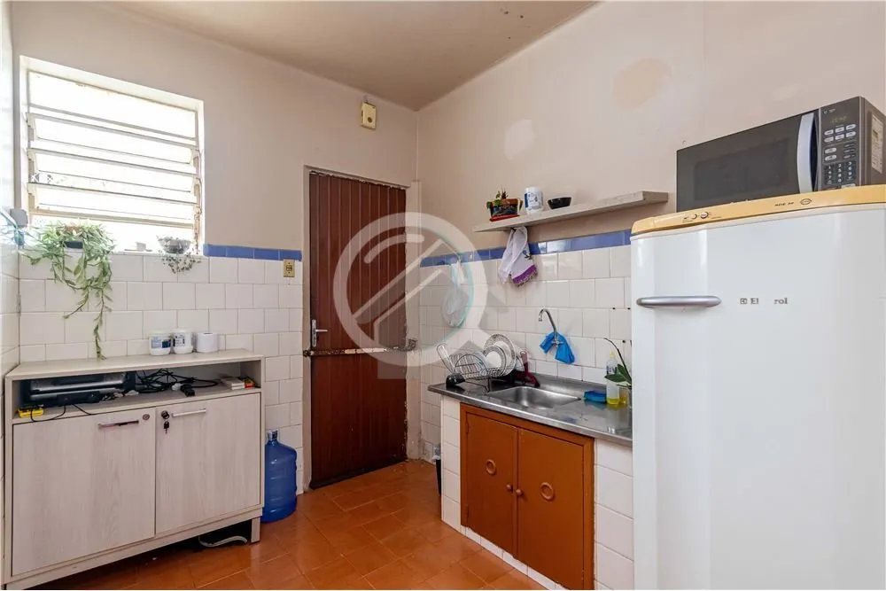 Imagem Ótima localização para comércio e residencial. Sobrado com duas casas com entradas individuais, ...