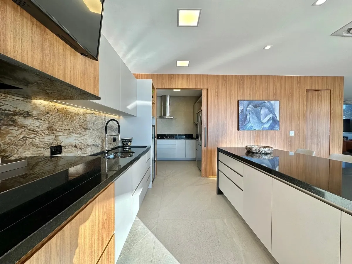 Imagem Sobrado Beira Lago, mobiliado e decorado com 05 suítes e piscina