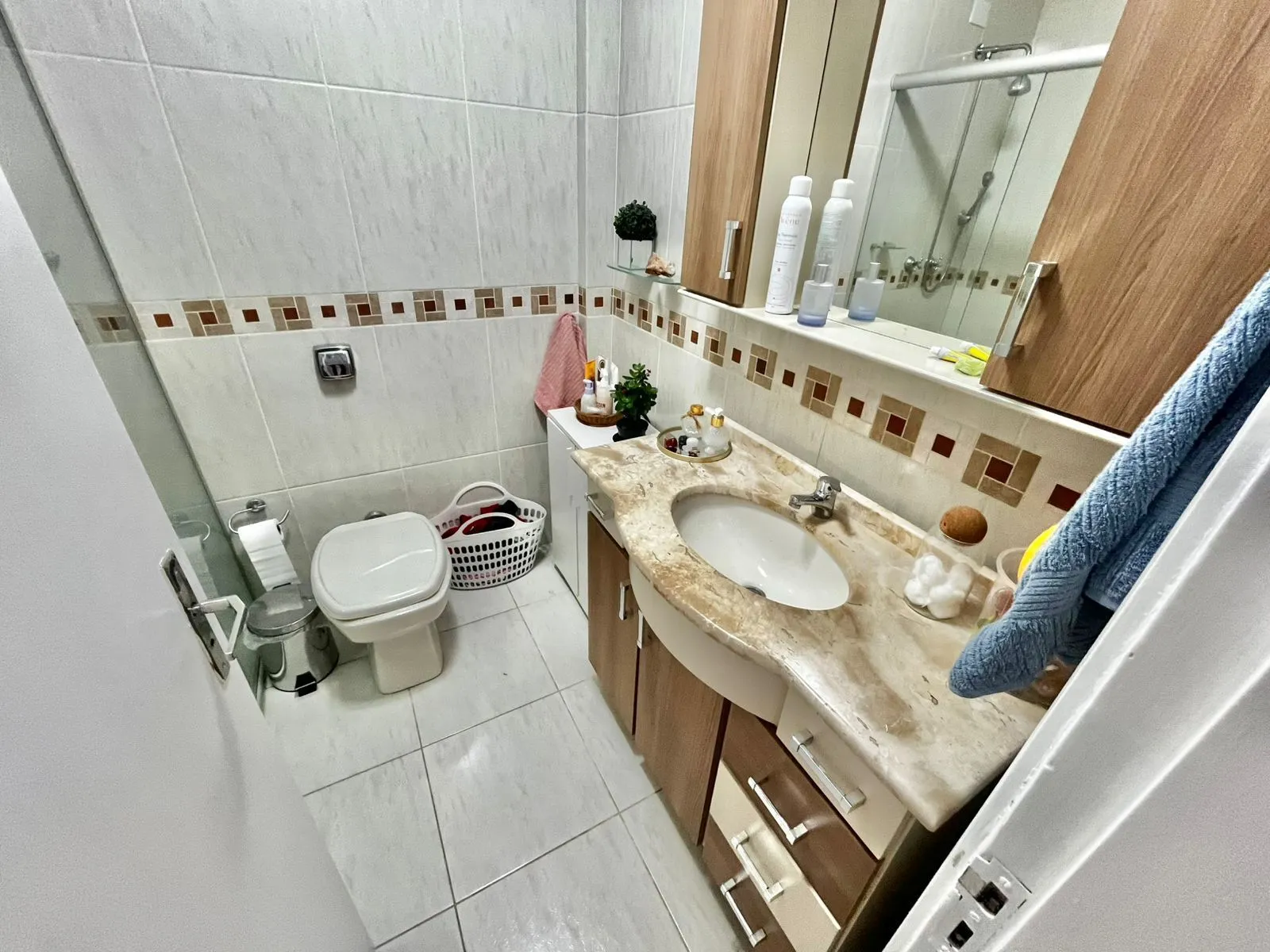Imagem Apto de 02 dorm, banho, sala, coz, area, banho aux, dep, vaga no Cristo Redentor