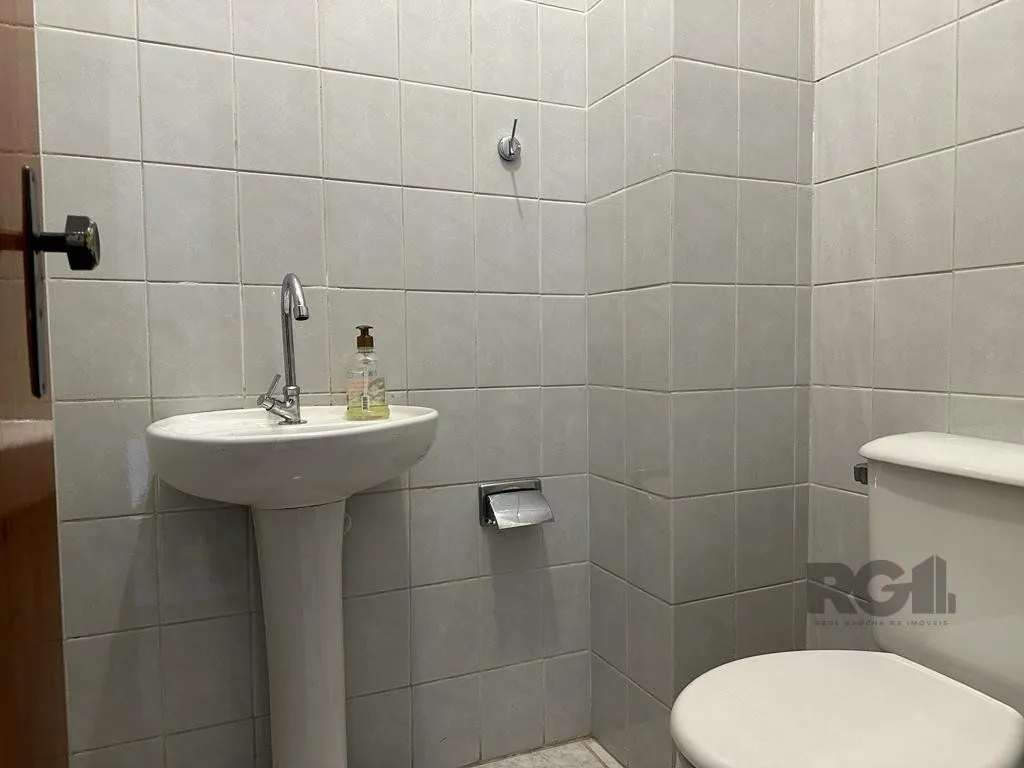 Imagem Prédio comercial com 02 lojas e 06 salas no bairro Jardim Itu, Porto Alegre/RS