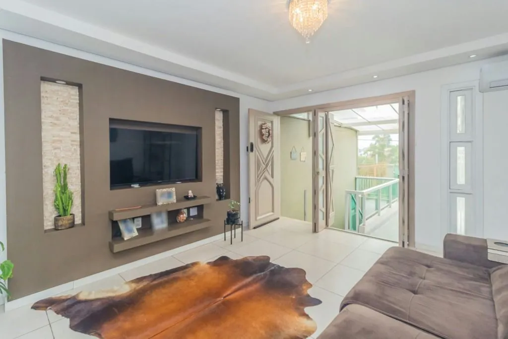 Imagem Encantadora casa com 175m², 03 dormitórios, Rua Paul Harris, Jardim Planato