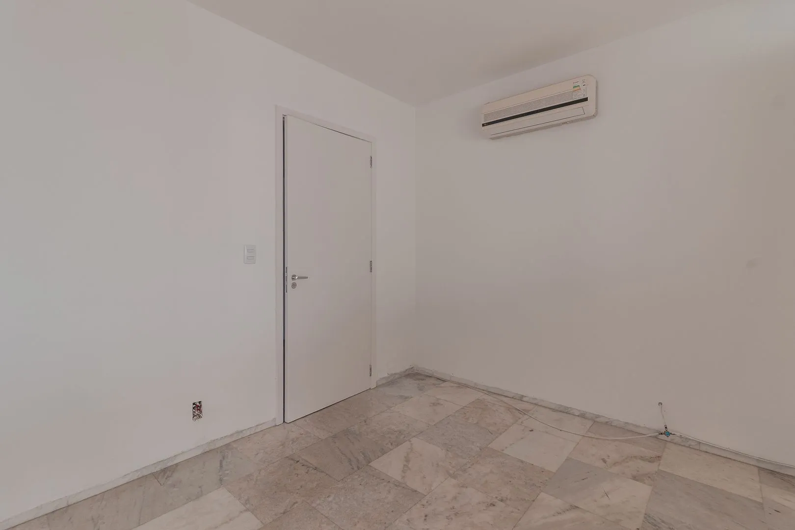 Imagem ️ MÁFFER IMÓVEIS ALUGA - APARTAMENTO 3 DORMITÓRIOS | 3 VAGAS | TOTALMENTE REFORMADO | MOINHOS DE VENTO