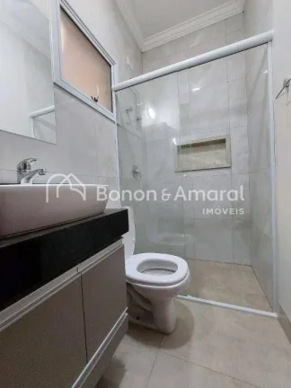 Imagem Esta encantadora residência de um único pavimento é um verdadeiro tesouro dentro do condomínio. ...