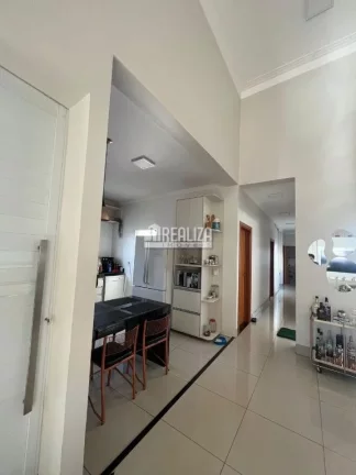 Imagem Casa com piscina aquecida e varanda gourmet no Condomínio Estância dos Ipês, em Uberaba!