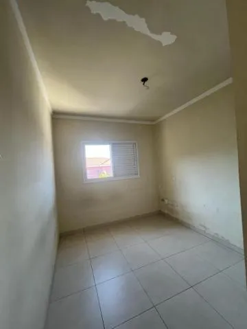 Imagem VENDA DE SOBRADO NO JORDANÓPOLIS, EM ARUJÁ/SP, 150m² com 2 suítes, sala de estar, quintal, edícula com banheiro e garagem para 2 autos. CONSULTE-NOS.