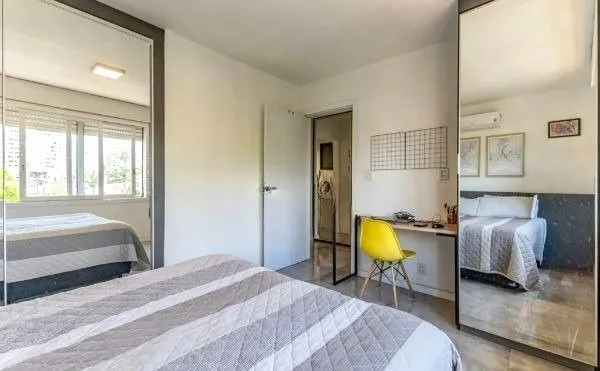 Imagem Apartamento na Cidade Baixa de 1 dormitório e dependência REFORMADO
