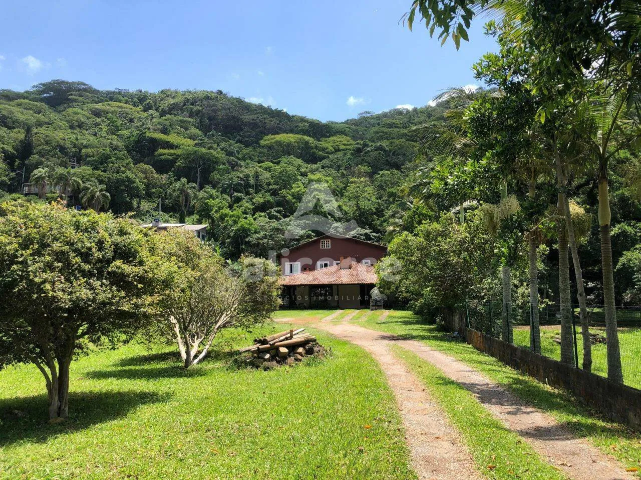Imagem Casa à venda com 7 quartos 2 suítes, 492m² em Armação do Pântano do Sul Florianópolis