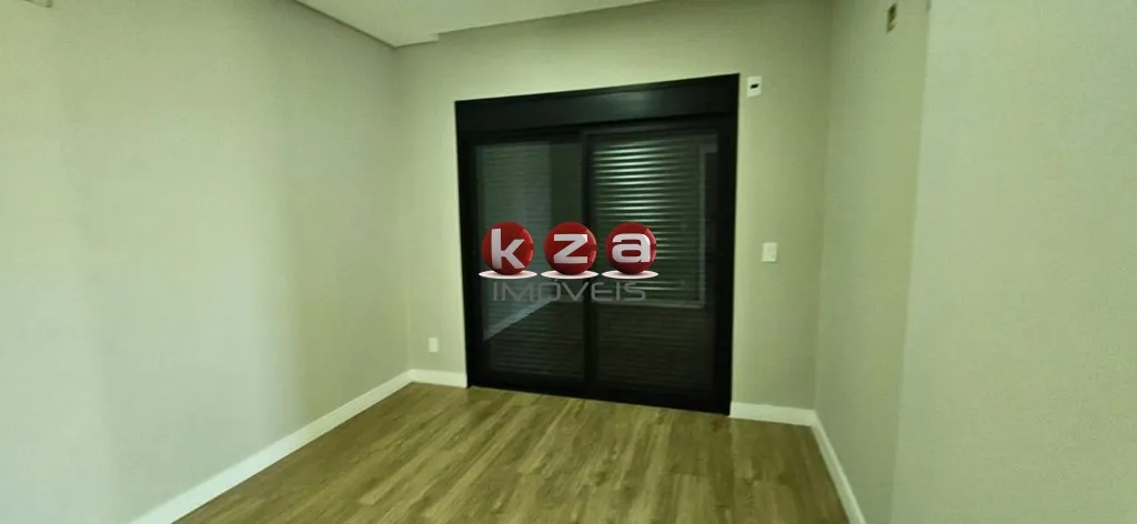 Imagem Belíssima casa a venda no condomínio Mont'Alcino em Valinhos-SP. 210 metros, 3 suítes, ampla sala, piscina, gourmet, 5 banheiros, 4 vagas,