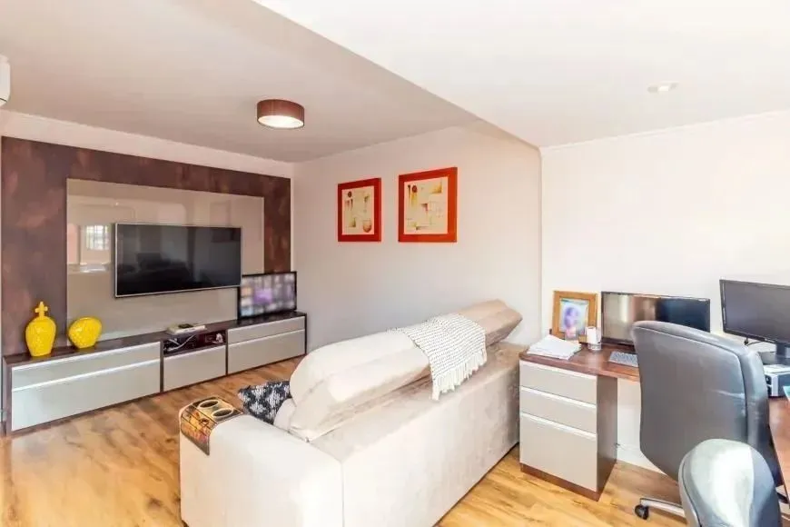 Imagem Casa com 214m², localizado no bairro Vila Jardim em Porto Alegre/RS.