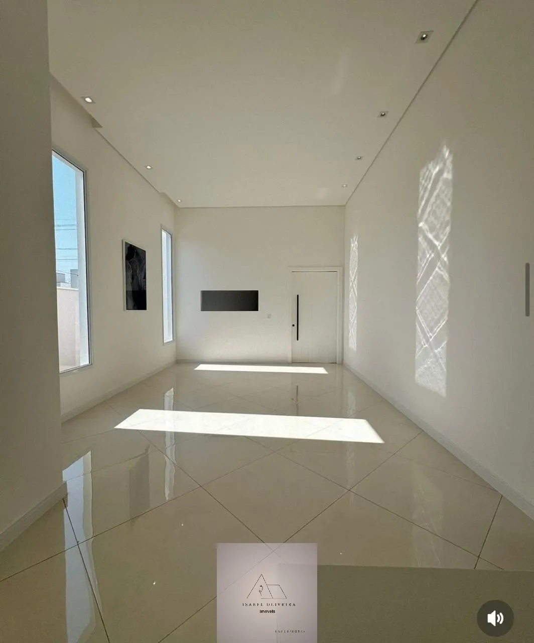 Imagem Linda Casa a venda em condomínio: 3 suítes, 2 salas, 4 banheiros, 4 vagas na cidade de Salto-SP, Condomínio Portal dos Bandeirantes