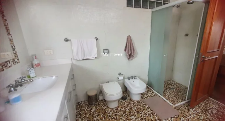 Imagem Apartamento luxuoso à venda no Itaim Bibi, São Paulo-SP: 3 quartos, 1 suíte, 3 salas, 3 banheiros, 2 vagas, 189m².