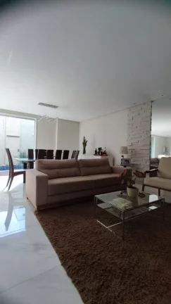 Imagem Casa para venda no Horto Florestal com piscina privativa - Sim