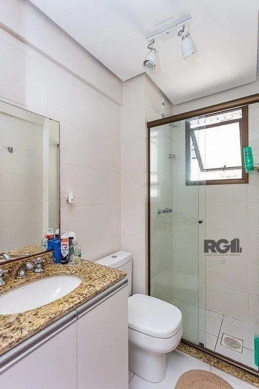Imagem Apartamento de dois quartos, suíte e duas vagas de garagem no bairro Petrópolis em Porto Alegre.