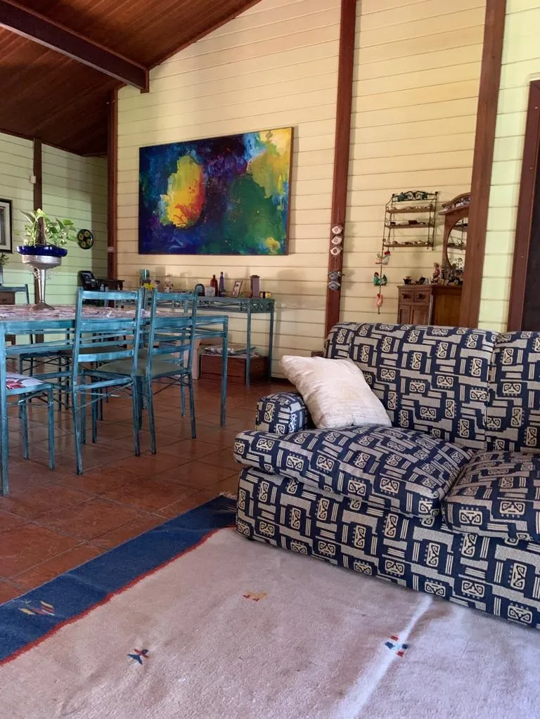 Imagem Venha se encantar com esta belíssima Casa de Campo localizada em um Condomínio Fechado!