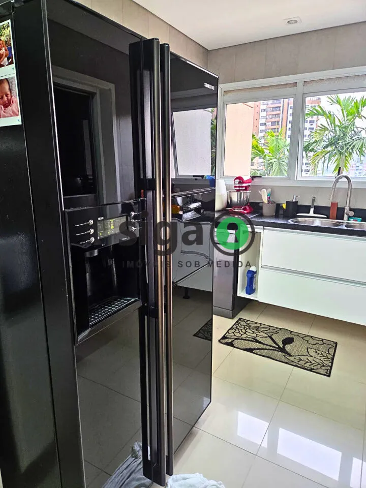 Imagem Apartamento com 211m2, 3 dormitórios e 3 vagas à venda no Panamby