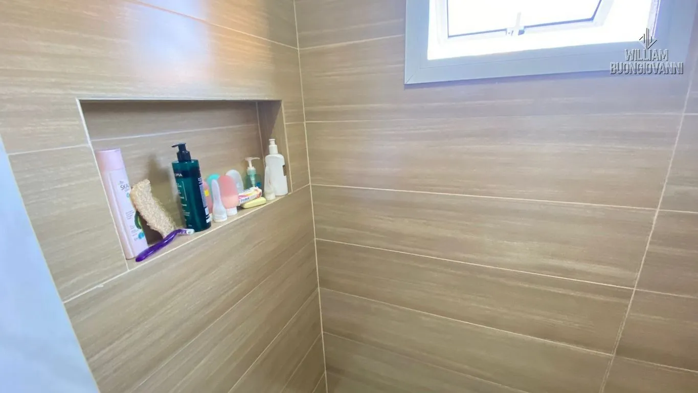 Imagem Casa de condomínio 2 dormitórios sendo 2 suítes com quintal no Tude bastos