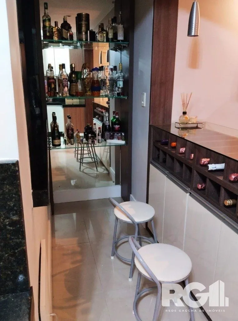 Imagem Apartamento 3 dor, semimobiliado com suíte e 2 vagas no Sarandi