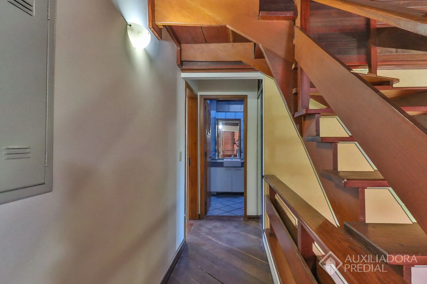 Imagem Excelente casa com 5 dormitórios no bairro Cristal